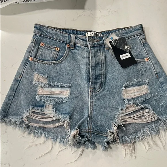 NWT Women's Ripped Jean Shorts - Size Small - Picture 1 of 5